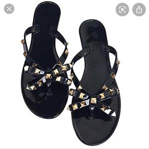 STUDDED RUBBER BOW FLIP FLOPS